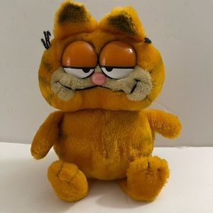 Gorgeous collectible and vintage stuffed Garfield vintage 1978-1981